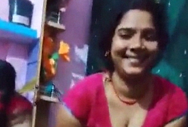 Indian stripping saree and showing pussy nude video