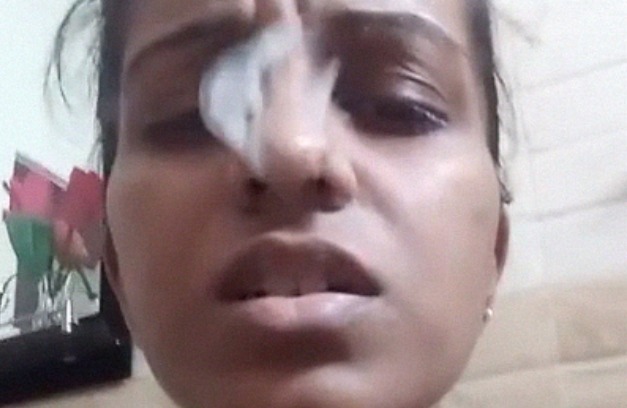 Lankan Tamil girl showing boobs and pussy