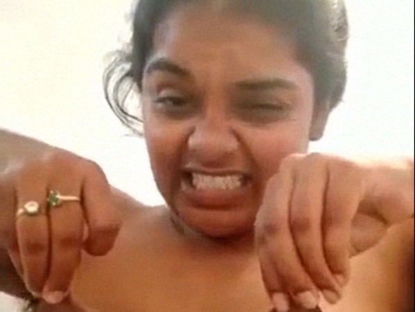 Big Mula Mallu aunty playing with tits