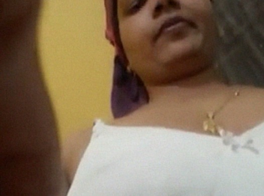 Bhopal aunty nude tease selfie show video