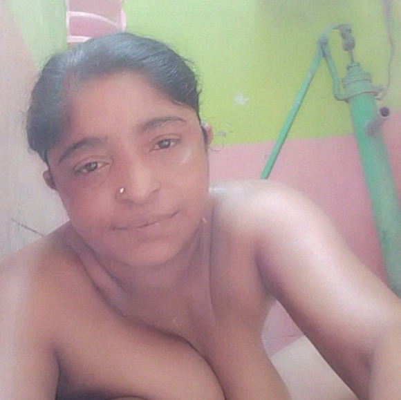 Dehati desi aunt nude bathing video