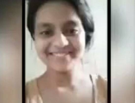 GF nangi show on video call