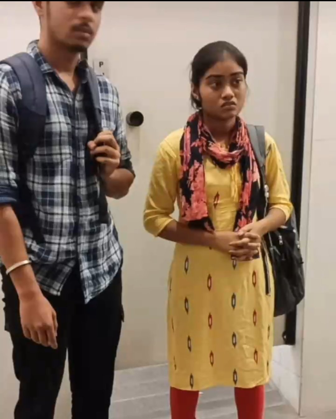 Desi Girl caught fucking BF in Mall Bathroom