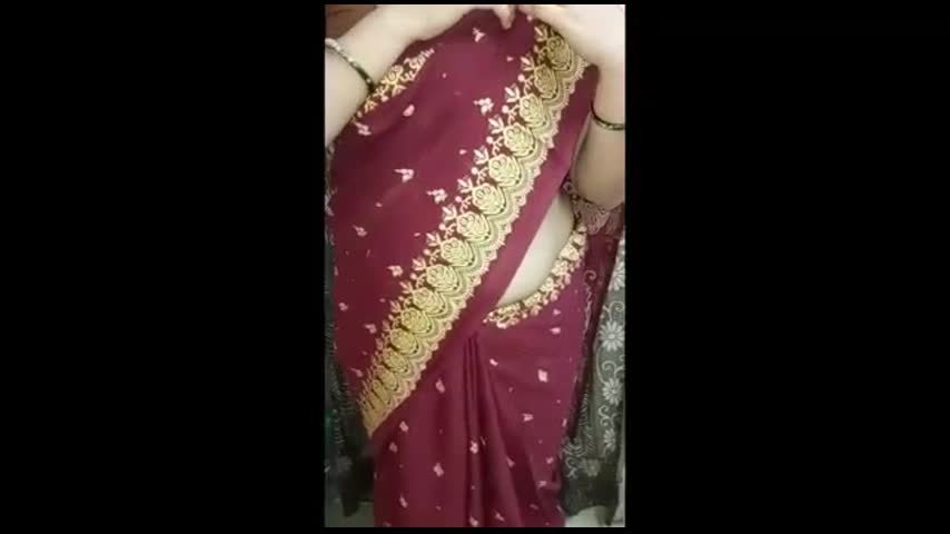Desi Bhabhi Changing Saree