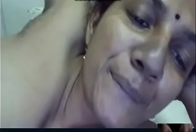 Tamil nude aunty shows her boobs on a live video call