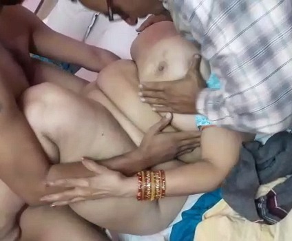 Watch Gujju bhabhi ki group sex chudai