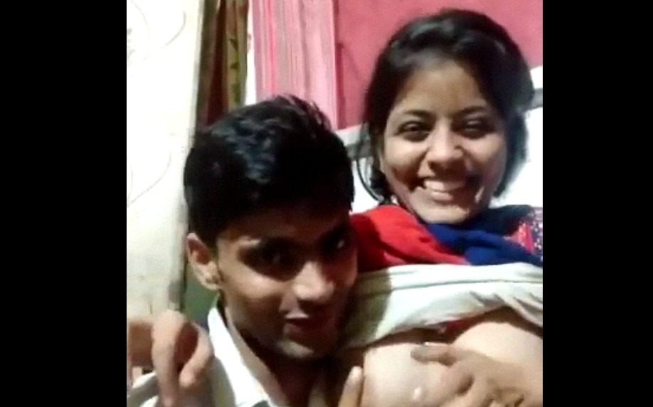 Amateur desi teen lovers ki kissing and boob sucking video