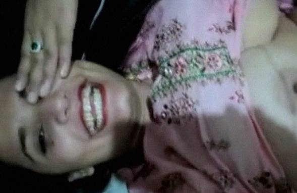 Karachi aunty naked show video