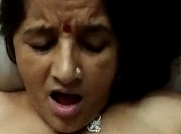 Fat Indian MILF ki chudai video