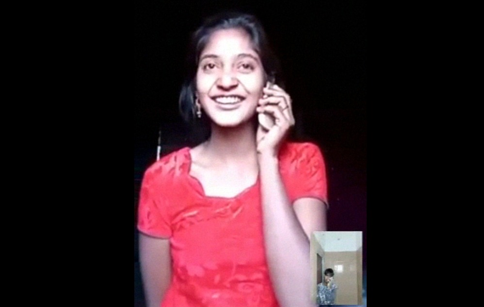 Cute desi GF showing boobs on video call