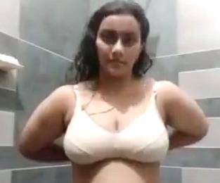 Sexy big boobed Indian aunty solo