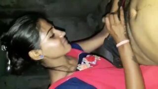 Desi Cute bhabhi giving blowjob to her lover