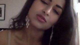 Desi NRI cam hottie Maya Rati nude tease video